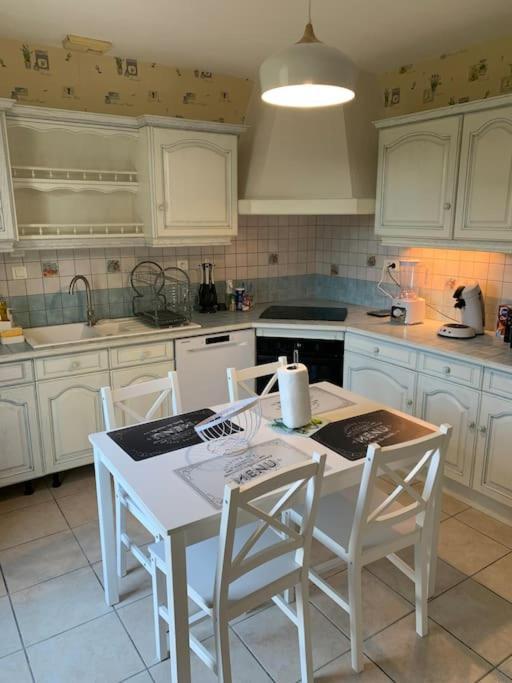 Gite 3 Etoiles Les Gourlines Avec Balneo, Veranda, Piscine Et Garage Avermes Bagian luar foto