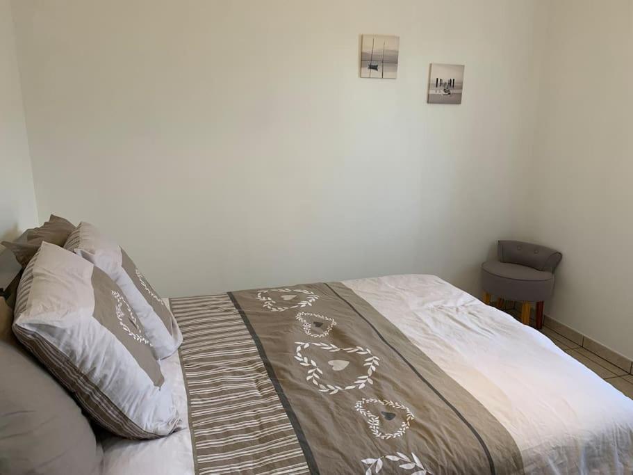 Gite 3 Etoiles Les Gourlines Avec Balneo, Veranda, Piscine Et Garage Avermes Bagian luar foto