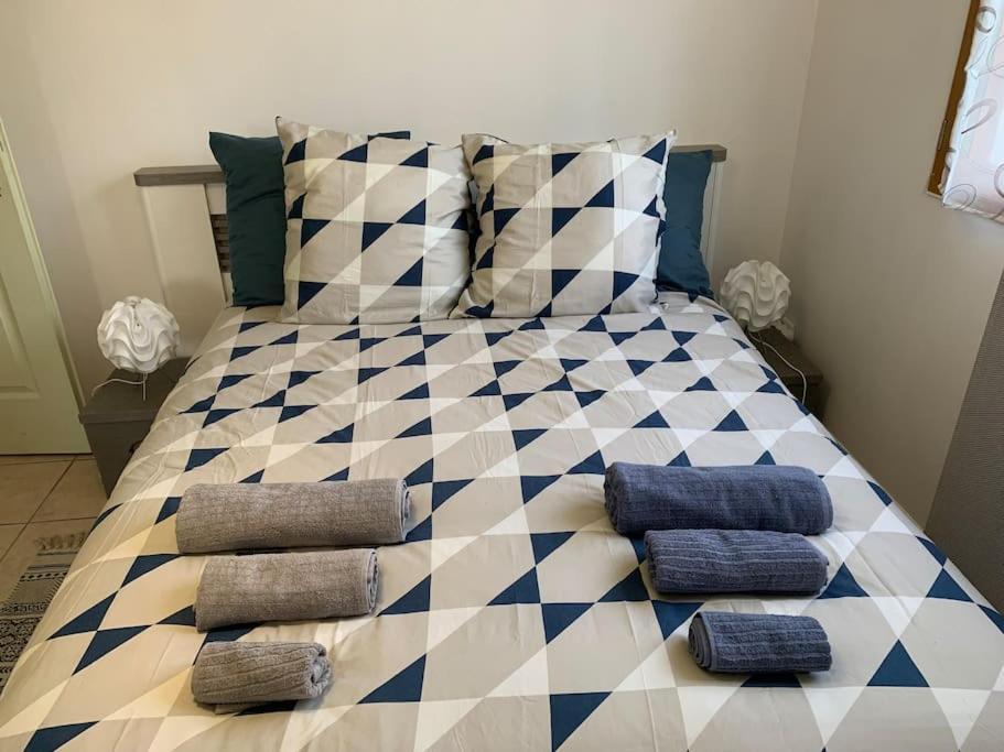 Gite 3 Etoiles Les Gourlines Avec Balneo, Veranda, Piscine Et Garage Avermes Bagian luar foto