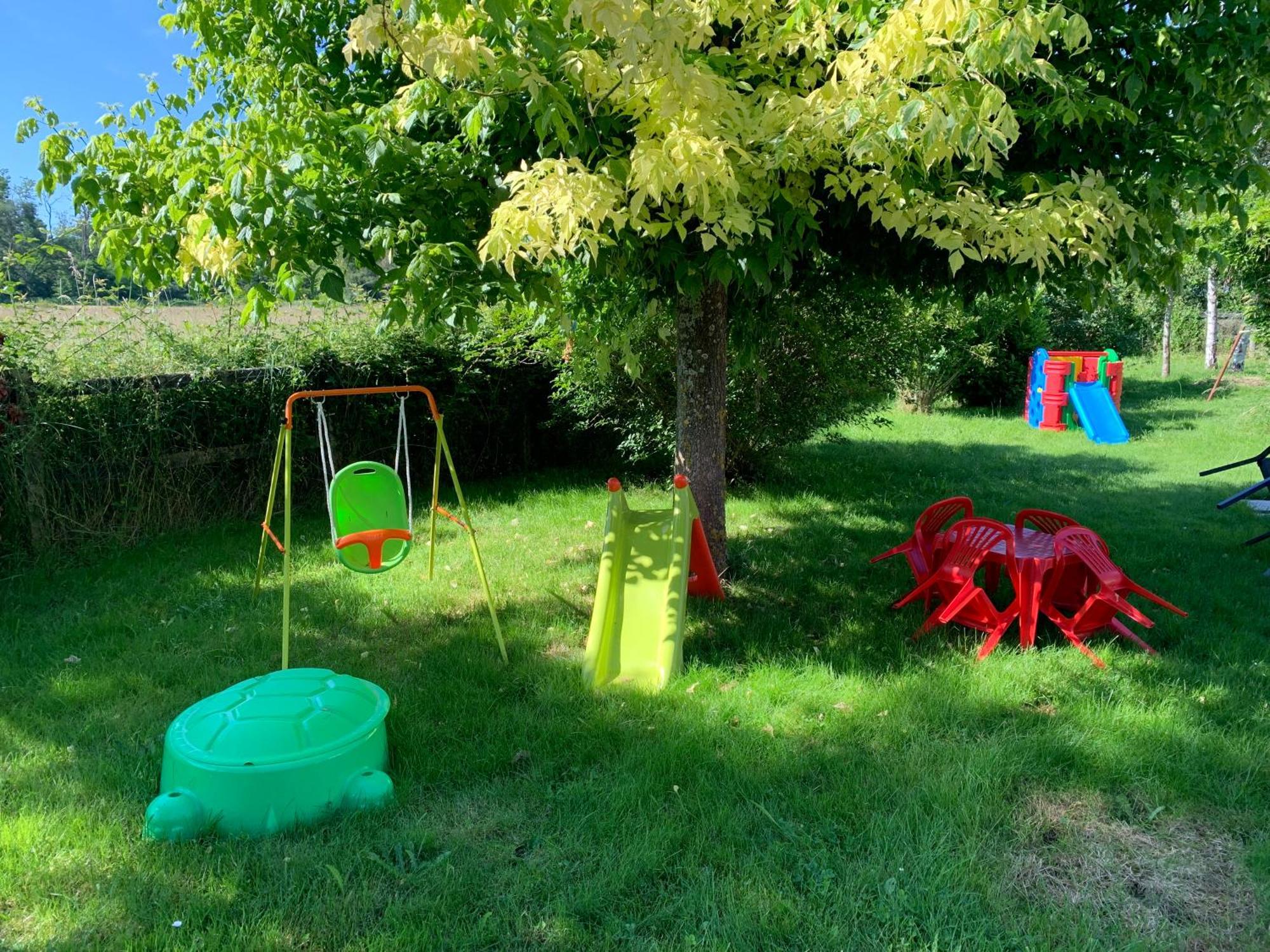 Gite 3 Etoiles Les Gourlines Avec Balneo, Veranda, Piscine Et Garage Avermes Bagian luar foto